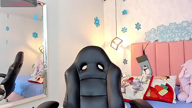 SUNNYCYRUS online show from December 23, 2024, 7:41 pm