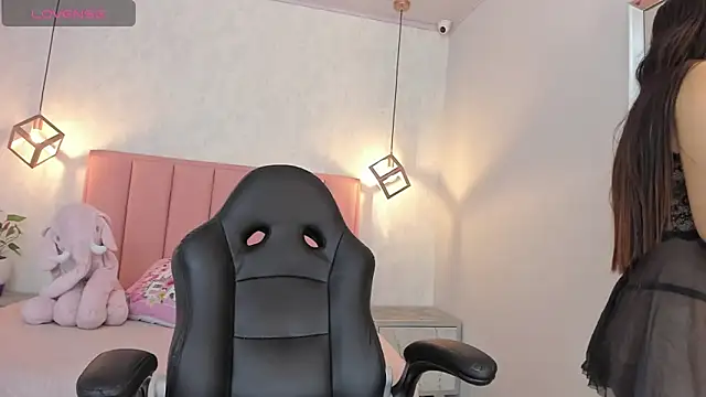 SUNNYCYRUS online show from March 10, 2025, 7:40 pm