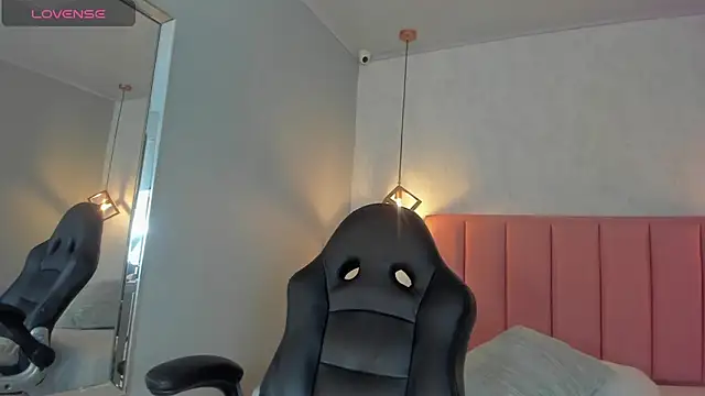 SUNNYCYRUS online show from October 25, 2025, 12:34 pm