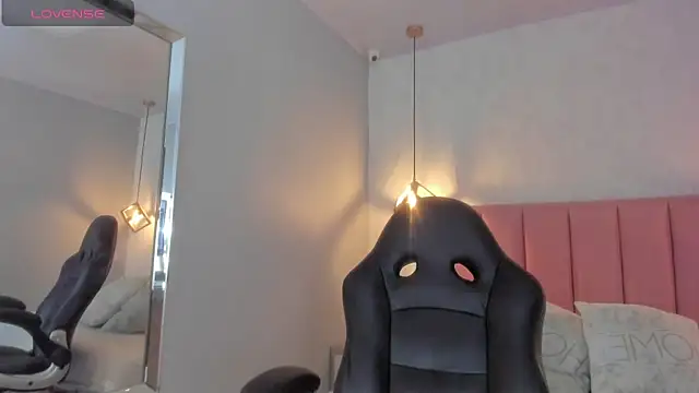 SUNNYCYRUS online show from January 16, 2026, 12:09 pm