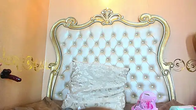 Celeste Baker  online show from February 8, 2025, 11:55 am