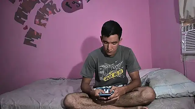 Snapshot of Sweetiefoxxx chatting on March 12, 2025, 8:10 pm Sweetiefoxxx online show from March 12, 2025, 8:10 pm