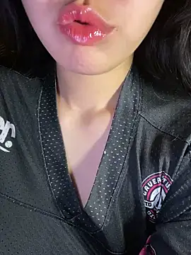 minmin2kk5 online show from December 21, 2025, 3:52 pm