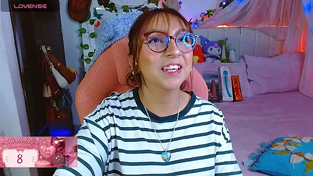 Snapshot of Littlerouse_ chatting on July 3, 2026, 7:37 am Littlerouse online show from July 3, 2026, 7:37 am