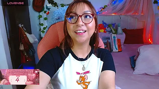 Snapshot of Littlerouse_ chatting on July 9, 2026, 7:56 am Littlerouse online show from July 9, 2026, 7:56 am