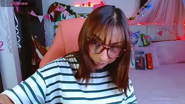 Snapshot of Littlerouse_ chatting on July 29, 2026, 9:51 am Littlerouse online show from July 29, 2026, 9:51 am