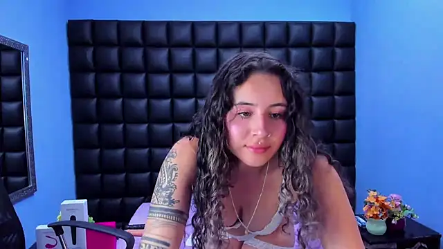 Snapshot of celeste_blue69 chatting on February 6, 2026, 3:33 am celeste blue69 online show from February 6, 2026, 3:33 am