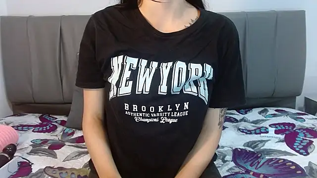 Cherllynn online show from December 21, 2024, 1:53 pm