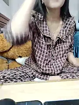 cream1299 online show from January 13, 2026, 12:10 pm