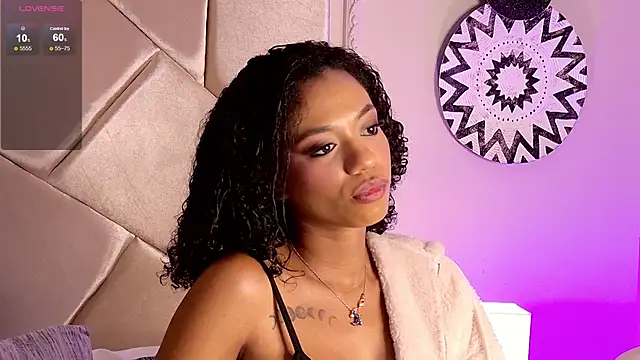 Snapshot of Nahomi_King chatting on February 19, 2026, 1:29 pm Nahomi King online show from February 19, 2026, 1:29 pm