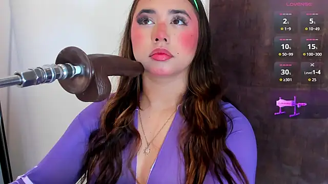 issie cute online show from November 15, 2025, 1:07 pm