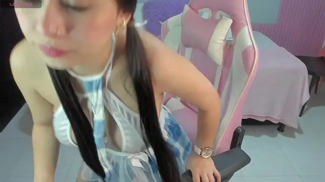 Snapshot of Yuli_16 chatting on March 13, 2025, 12:02 pm Yuli 16 online show from March 13, 2025, 12:02 pm