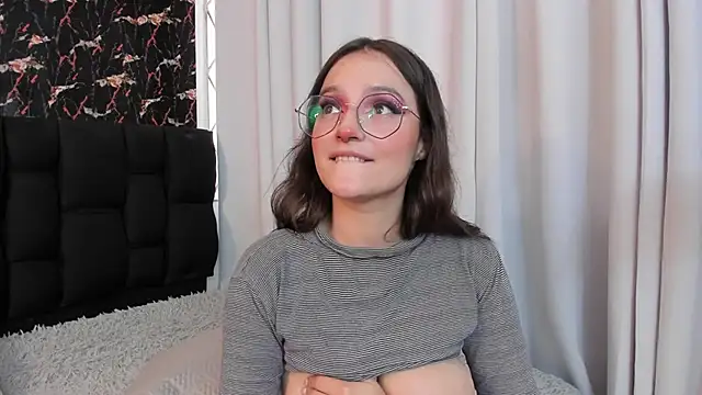 Snapshot of Elecktra_sweet chatting on January 7, 2025, 10:30 pm Elecktra sweet online show from January 7, 2025, 10:30 pm