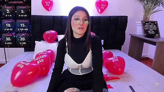 Snapshot of Elecktra_sweet chatting on February 14, 2025, 7:54 pm Elecktra sweet online show from February 14, 2025, 7:54 pm