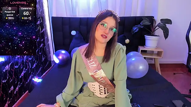 Snapshot of Elecktra_sweet chatting on March 18, 2025, 7:53 pm Elecktra sweet online show from March 18, 2025, 7:53 pm
