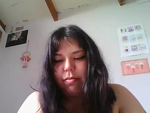 scarletttlove online show from April 10, 2026, 6:23 pm