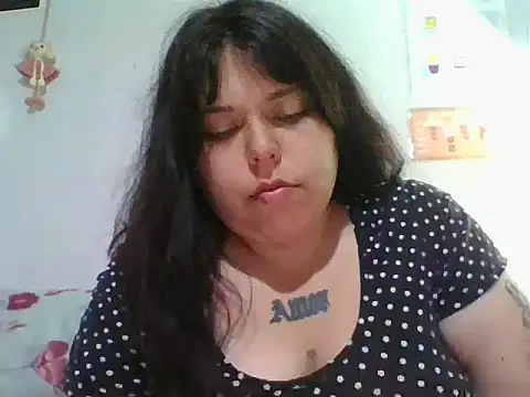 scarletttlove online show from April 18, 2026, 1:09 am