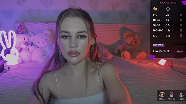 Snapshot of EliLynch chatting on December 14, 2025, 6:56 pm EliLynch online show from December 14, 2025, 6:56 pm