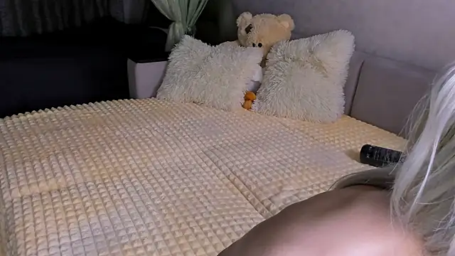 Snapshot of Sweeet_Barbie chatting on November 22, 2025, 3:33 pm Sweeet Barbie online show from November 22, 2025, 3:33 pm