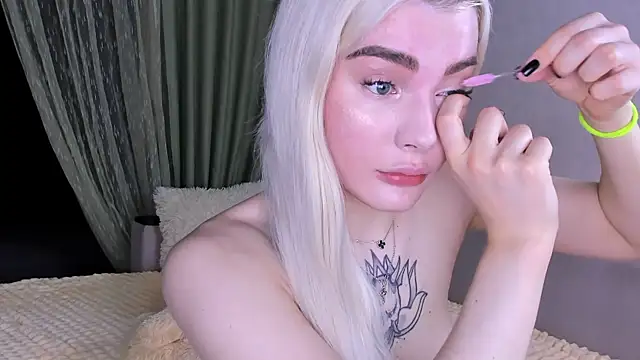 Snapshot of Sweeet_Barbie chatting on June 14, 2026, 3:47 pm Sweeet Barbie online show from June 14, 2026, 3:47 pm