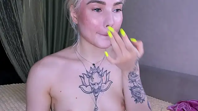 Snapshot of Sweeet_Barbie chatting on July 11, 2026, 3:48 pm Sweeet Barbie online show from July 11, 2026, 3:48 pm