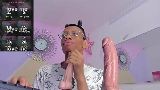 Tiffany Valentine15 online show from November 18, 2025, 11:58 am