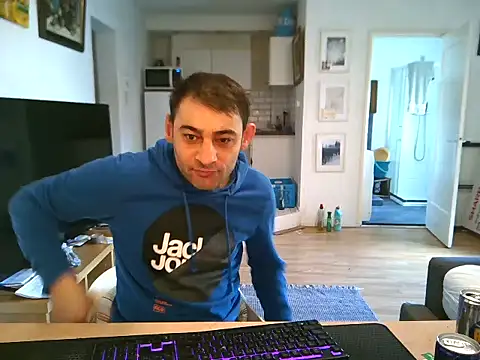 mihaimichael online show from April 21, 2026, 1:06 pm