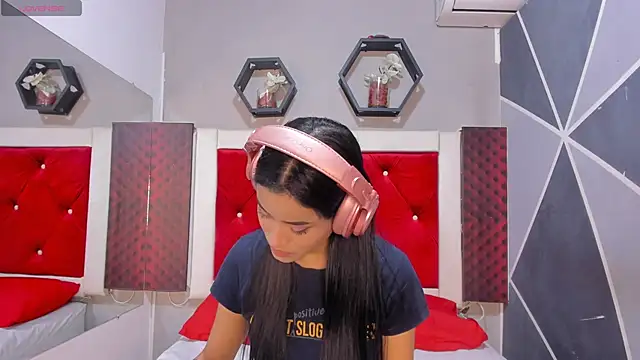 Karoll014 online show from November 26, 2025, 11:55 am