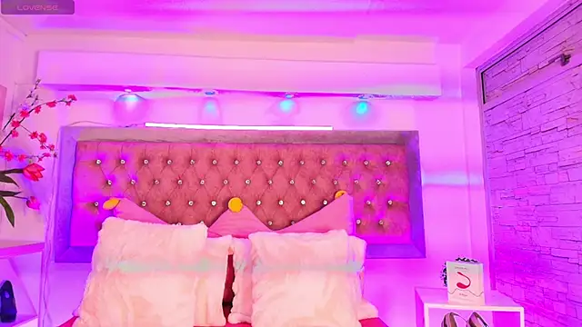 Tayzon Foxxx online show from October 10, 2025, 1:21 pm