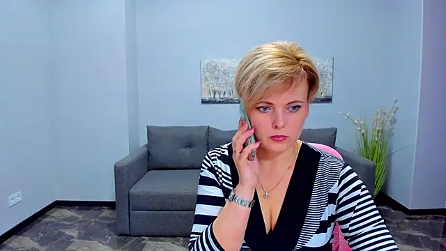 Julia Wilsone online show from March 13, 2025, 10:26 am