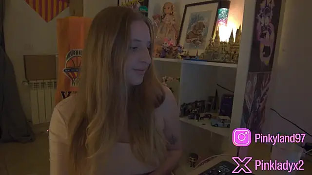 Snapshot of Pinkyladyxxx chatting on April 25, 2026, 9:23 pm Pinkyladyxxx online show from April 25, 2026, 9:23 pm