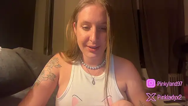 Snapshot of Pinkyladyxxx chatting on May 15, 2026, 11:34 pm Pinkyladyxxx online show from May 15, 2026, 11:34 pm