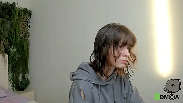 Alina Mills online show from October 21, 2025, 9:43 am