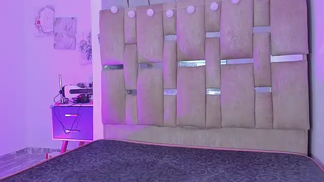 Black Rose2 online show from December 19, 2025, 11:17 am