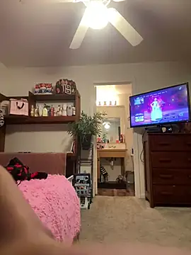 Snapshot of thatonelightskinn chatting on December 11, 2024, 4:28 am thatonelightskinn online show from December 11, 2024, 4:28 am