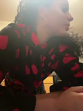 Snapshot of thatonelightskinn chatting on January 24, 2025, 8:44 am thatonelightskinn online show from January 24, 2025, 8:44 am