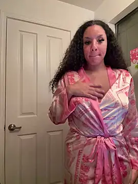 Snapshot of thatonelightskinn chatting on February 25, 2025, 4:46 am thatonelightskinn online show from February 25, 2025, 4:46 am