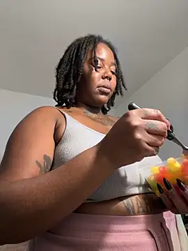 Goddess Nafeesha online show from November 16, 2025, 5:18 pm