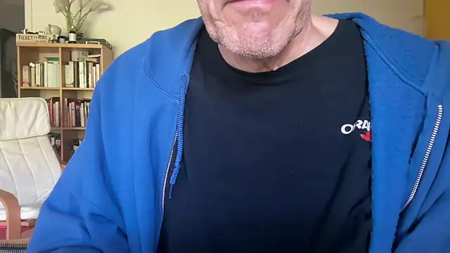 Snapshot of tauromolo chatting on May 5, 2026, 6:05 pm tauromolo online show from May 5, 2026, 6:05 pm