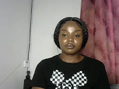 Snapshot of juicyblaqebony chatting on November 17, 2025, 11:27 am juicyblaqebony online show from November 17, 2025, 11:27 am