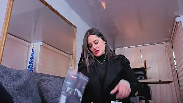 Alice milf  online show from October 16, 2025, 11:11 am