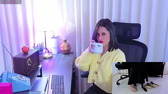 Alice milf  online show from April 16, 2026, 12:06 pm