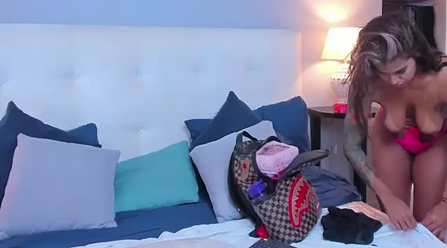 SaraaJhonsonn online show from January 12, 2025, 7:10 pm