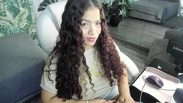 loly marce online show from December 3, 2025, 9:57 pm