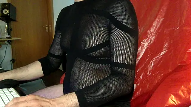 Snapshot of tomz0819 chatting on March 24, 2026, 10:20 am tomz0819 online show from March 24, 2026, 10:20 am