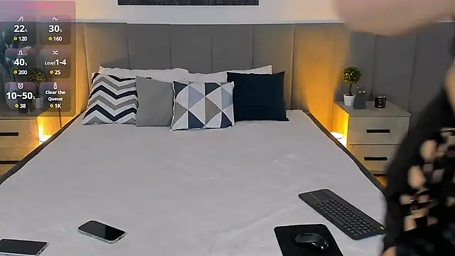 MiaBecky online show from February 6, 2025, 5:25 am