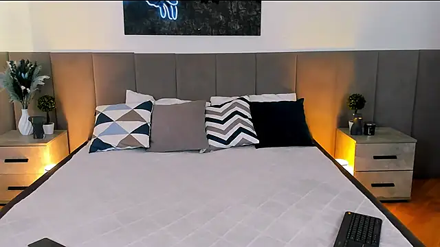 MiaBecky online show from February 27, 2025, 5:24 am