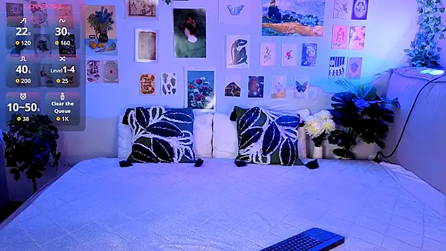 MiaBecky online show from April 22, 2026, 5:43 am