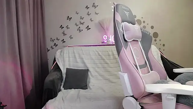 SweetCupcaks online show from March 13, 2025, 4:45 pm