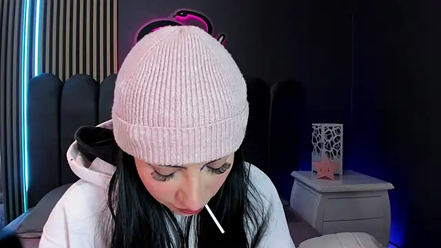 Nicolette ks  online show from May 23, 2026, 5:34 am